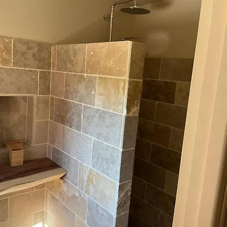 D'hotes Le Montagne فندق مبيت وإفطار فينوف ليز أفيجْنْ