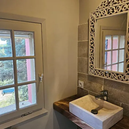 D'hotes Le Montagne فندق مبيت وإفطار فينوف ليز أفيجْنْ